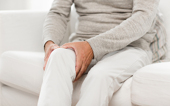 근육이 빠져 걷는 힘이 약해지신 분